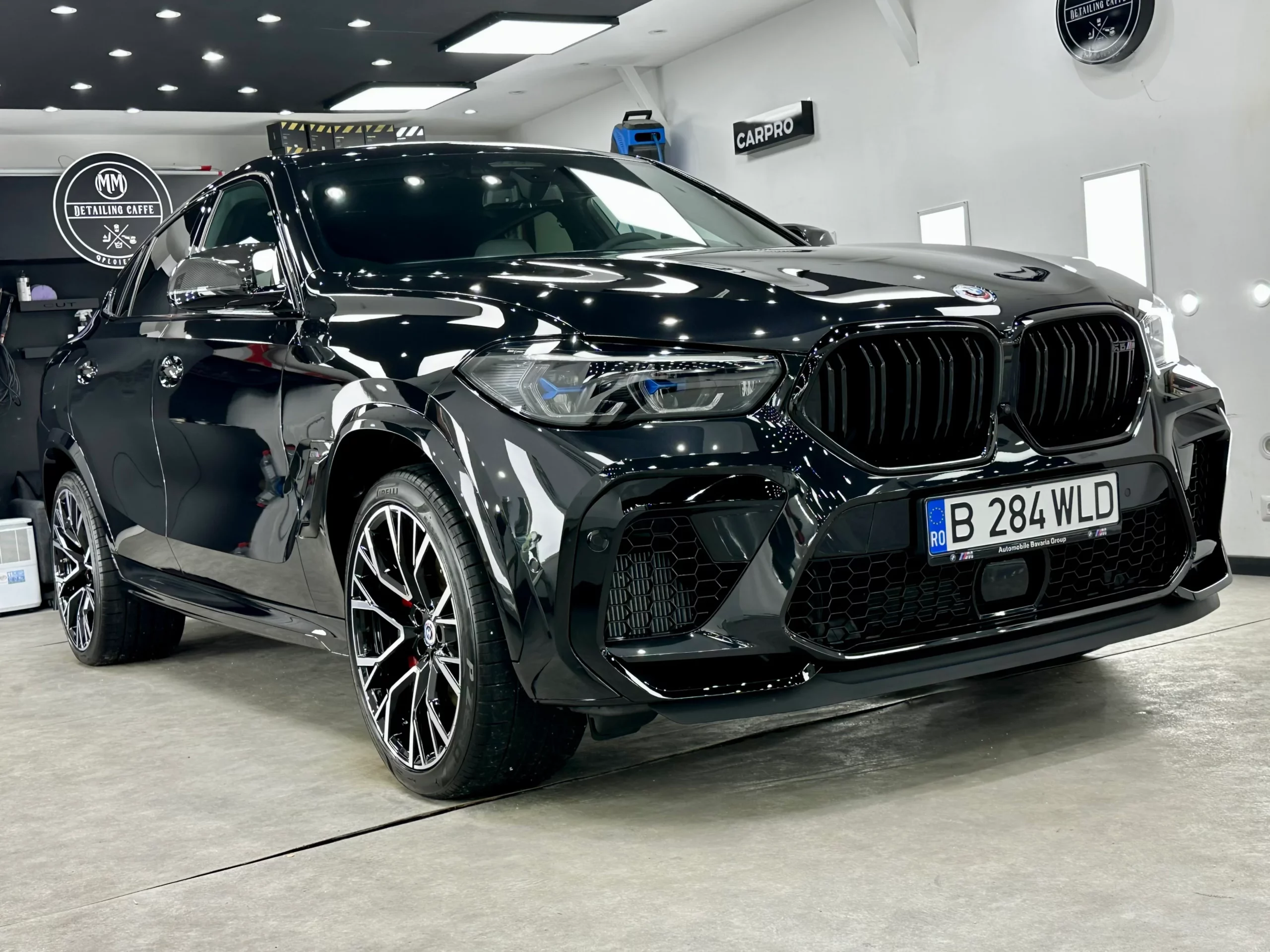 BMW Negru dupa detailing auto exterior
